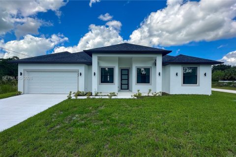 Villa ou maison à Lehigh Acres, Floride 4 chambres, 179.77 m2 № 2397375