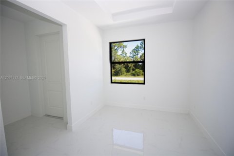 Villa ou maison à vendre à Lehigh Acres, Floride: 4 chambres, 179.77 m2 № 2397375 - photo 29