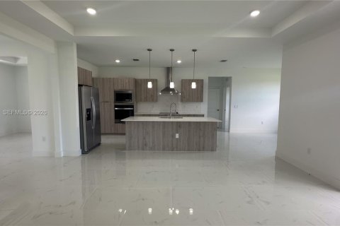 Villa ou maison à vendre à Lehigh Acres, Floride: 4 chambres, 179.77 m2 № 2397375 - photo 3