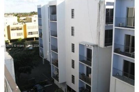 Condominio en venta en Hialeah, Florida, 3 dormitorios, 116.59 m2 № 1763787 - foto 16