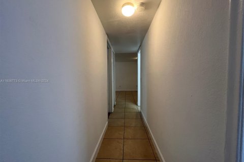Condominio en venta en Hialeah, Florida, 3 dormitorios, 116.59 m2 № 1763787 - foto 17