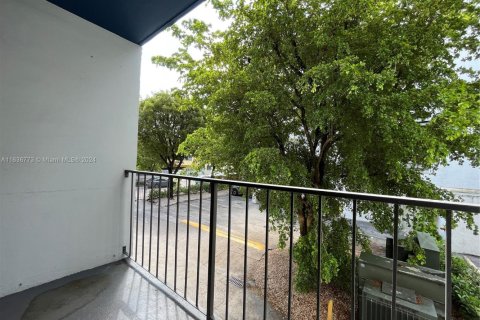 Condominio en venta en Hialeah, Florida, 3 dormitorios, 116.59 m2 № 1763787 - foto 20