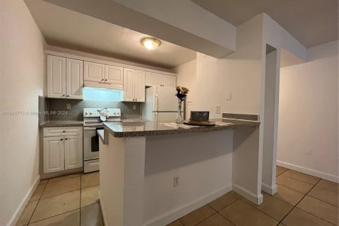 Condominio en venta en Hialeah, Florida, 3 dormitorios, 116.59 m2 № 1763787 - foto 1