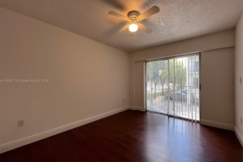 Condominio en venta en Hialeah, Florida, 3 dormitorios, 116.59 m2 № 1763787 - foto 6