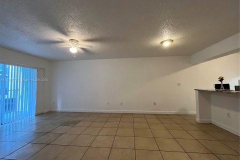 Condominio en venta en Hialeah, Florida, 3 dormitorios, 116.59 m2 № 1763787 - foto 4