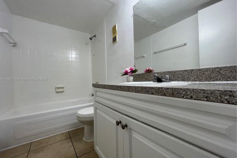 Condominio en venta en Hialeah, Florida, 3 dormitorios, 116.59 m2 № 1763787 - foto 14