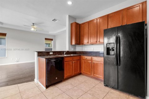 Купить виллу или дом в Хомстед, Флорида 5 спален, 231.7м2, № 1992008 - фото 11