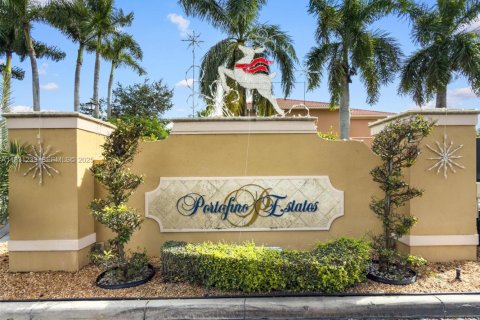 Купить виллу или дом в Хомстед, Флорида 5 спален, 231.7м2, № 1992008 - фото 3