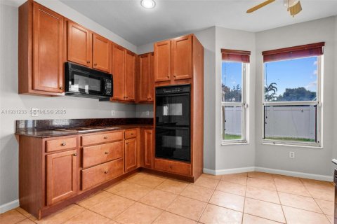 Купить виллу или дом в Хомстед, Флорида 5 спален, 231.7м2, № 1992008 - фото 13