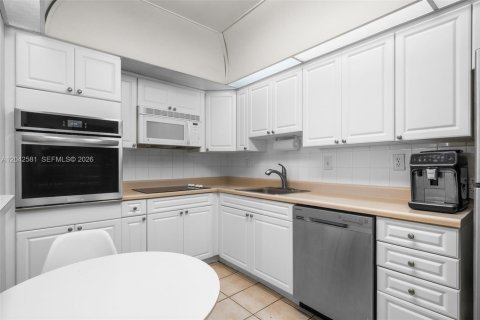 Condominio en alquiler en Sunny Isles Beach, Florida, 1 dormitorio, 93.37 m2 № 2248647 - foto 14