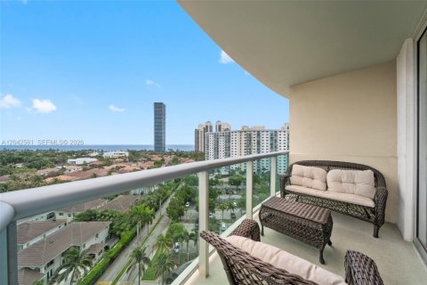 Condominio en alquiler en Sunny Isles Beach, Florida, 1 dormitorio, 93.37 m2 № 2248647 - foto 2