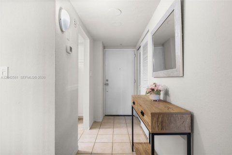 Condominio en alquiler en Sunny Isles Beach, Florida, 1 dormitorio, 93.37 m2 № 2248647 - foto 25