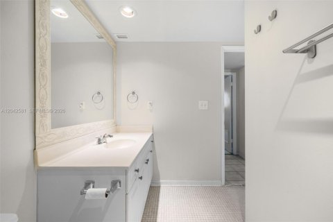 Condominio en alquiler en Sunny Isles Beach, Florida, 1 dormitorio, 93.37 m2 № 2248647 - foto 20