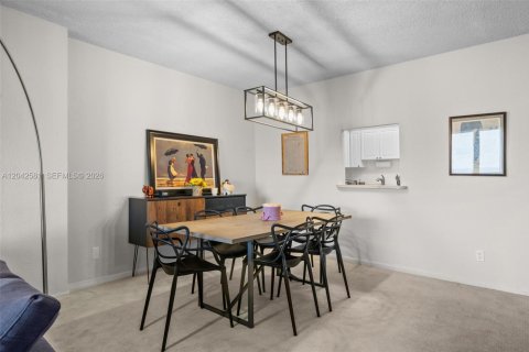Condominio en alquiler en Sunny Isles Beach, Florida, 1 dormitorio, 93.37 m2 № 2248647 - foto 11