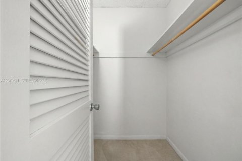 Condominio en alquiler en Sunny Isles Beach, Florida, 1 dormitorio, 93.37 m2 № 2248647 - foto 21