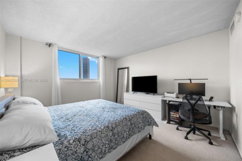 Condominio en alquiler en Sunny Isles Beach, Florida, 1 dormitorio, 93.37 m2 № 2248647 - foto 15