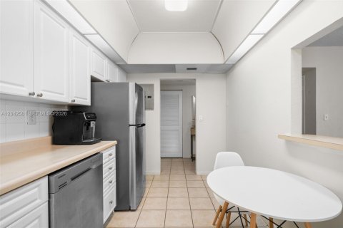 Condominio en alquiler en Sunny Isles Beach, Florida, 1 dormitorio, 93.37 m2 № 2248647 - foto 13