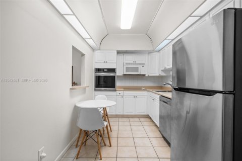 Condominio en alquiler en Sunny Isles Beach, Florida, 1 dormitorio, 93.37 m2 № 2248647 - foto 12