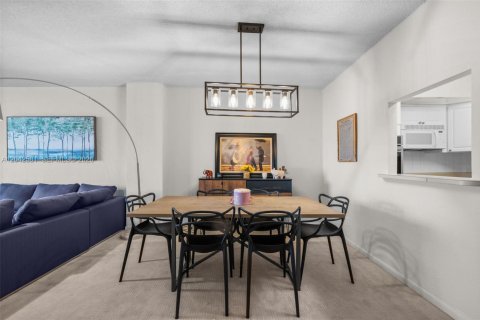 Condominio en alquiler en Sunny Isles Beach, Florida, 1 dormitorio, 93.37 m2 № 2248647 - foto 5