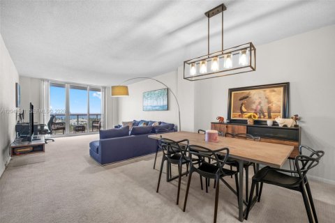 Condominio en alquiler en Sunny Isles Beach, Florida, 1 dormitorio, 93.37 m2 № 2248647 - foto 4