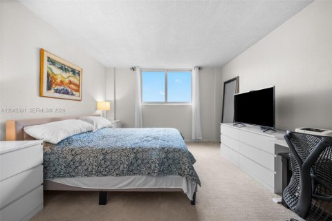 Condominio en alquiler en Sunny Isles Beach, Florida, 1 dormitorio, 93.37 m2 № 2248647 - foto 17