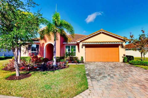 House in Port St. Lucie, Florida 4 bedrooms, 225.94 sq.m. № 2088333 - photo 3