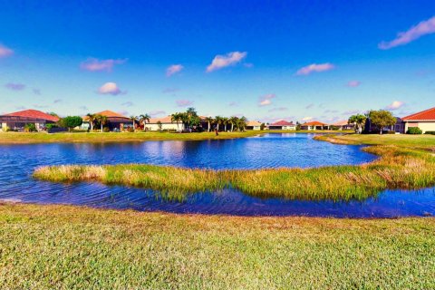 House in Port St. Lucie, Florida 4 bedrooms, 225.94 sq.m. № 2088333 - photo 2