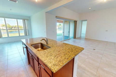 House in Port St. Lucie, Florida 4 bedrooms, 225.94 sq.m. № 2088333 - photo 23