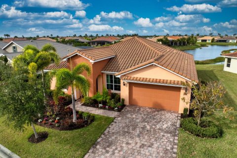 House in Port St. Lucie, Florida 4 bedrooms, 225.94 sq.m. № 2088333