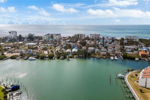 Villa ou maison à vendre à Treasure Island, Floride: 3 chambres, 151.8 m2 № 1879408 - photo 1