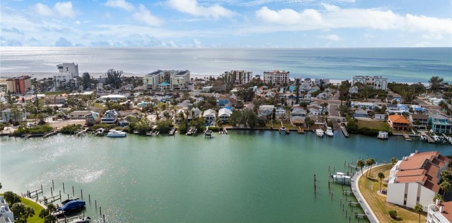 Villa ou maison à Treasure Island, Floride 3 chambres, 151.8 m2 № 1879408