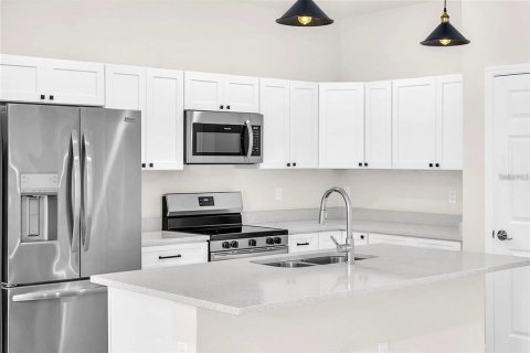 House in Ocala, Florida 4 bedrooms, 144.93 sq.m. № 2142757 - photo 8