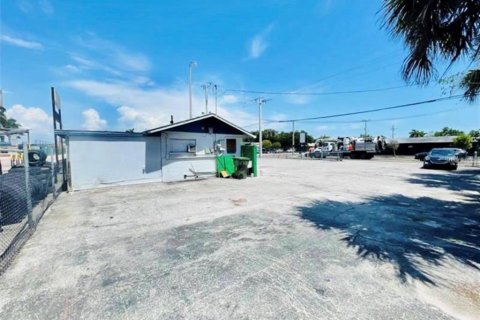 Commercial property in Bradenton, Florida 63.17 sq.m. № 2366841 - photo 3