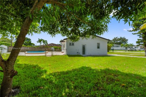 House in Miami Gardens, Florida 4 bedrooms, 176.14 sq.m. № 1948298 - photo 5