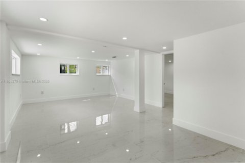 House in Miami Gardens, Florida 4 bedrooms, 176.14 sq.m. № 1948298 - photo 15