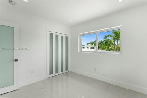 House in Miami Gardens, Florida 4 bedrooms, 176.14 sq.m. № 1948298 - photo 22