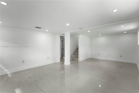 House in Miami Gardens, Florida 4 bedrooms, 176.14 sq.m. № 1948298 - photo 20