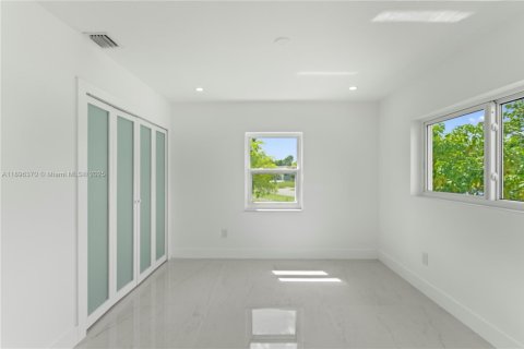 House in Miami Gardens, Florida 4 bedrooms, 176.14 sq.m. № 1948298 - photo 24