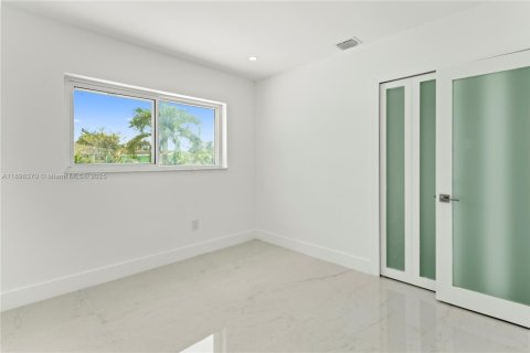 House in Miami Gardens, Florida 4 bedrooms, 176.14 sq.m. № 1948298 - photo 28
