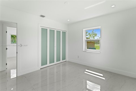 House in Miami Gardens, Florida 4 bedrooms, 176.14 sq.m. № 1948298 - photo 29