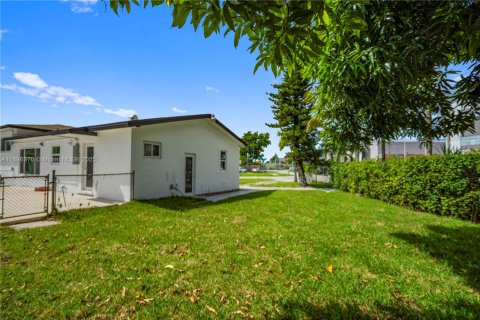 House in Miami Gardens, Florida 4 bedrooms, 176.14 sq.m. № 1948298 - photo 6