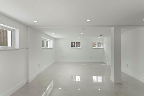 House in Miami Gardens, Florida 4 bedrooms, 176.14 sq.m. № 1948298 - photo 14