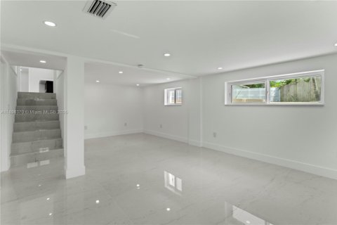 House in Miami Gardens, Florida 4 bedrooms, 176.14 sq.m. № 1948298 - photo 16