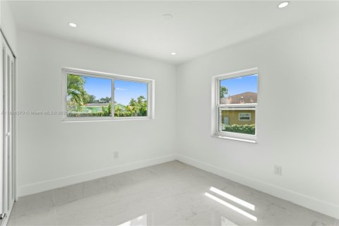 House in Miami Gardens, Florida 4 bedrooms, 176.14 sq.m. № 1948298 - photo 21