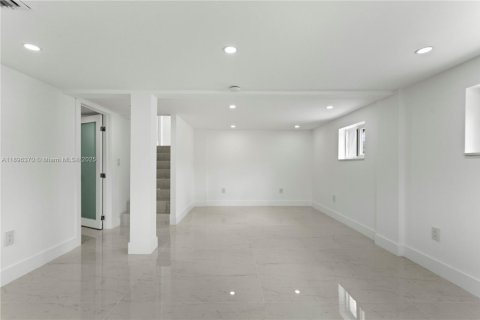 House in Miami Gardens, Florida 4 bedrooms, 176.14 sq.m. № 1948298 - photo 19