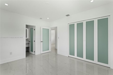 House in Miami Gardens, Florida 4 bedrooms, 176.14 sq.m. № 1948298 - photo 26