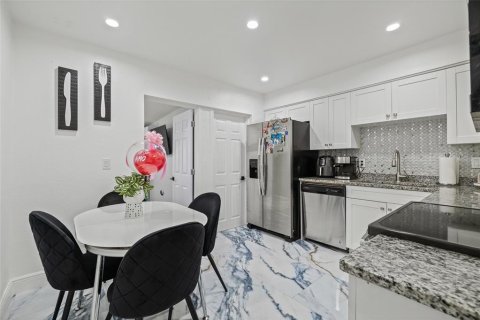 Casa en venta en Tampa, Florida, 3 dormitorios, 100.06 m2 № 1868924 - foto 11