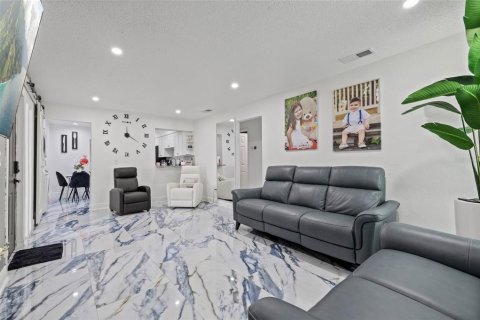 Casa en venta en Tampa, Florida, 3 dormitorios, 100.06 m2 № 1868924 - foto 10