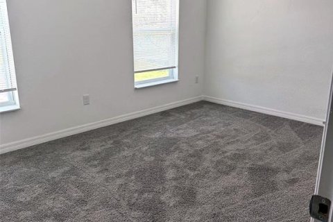 Immobilier commercial à vendre à Saint Petersburg, Floride: 4635.36 m2 № 2406411 - photo 17