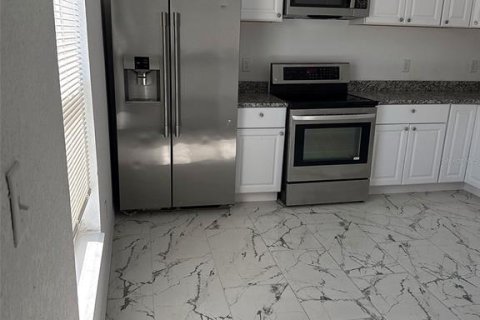 Immobilier commercial à vendre à Saint Petersburg, Floride: 4635.36 m2 № 2406411 - photo 14
